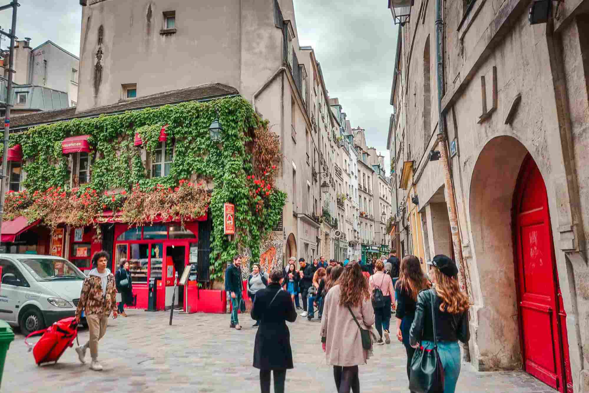 France Le Marais shopping walk and cafes to try