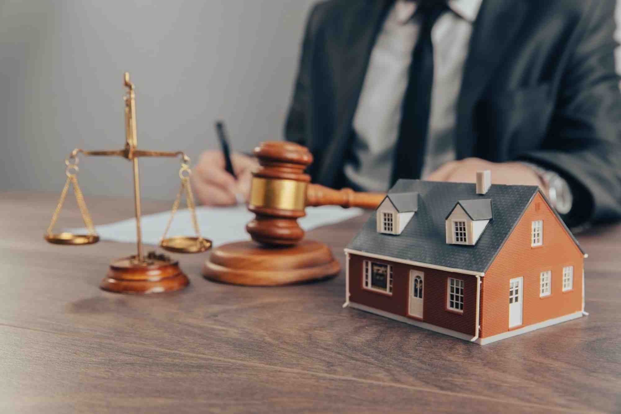 How can Lawyers in Dubai help with resolving property disputes and litigation?